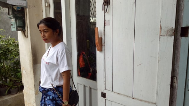 Pengunjung berfoto di Rumah Makan Puas (Foto: Amanaturrosyidah/kumparan)