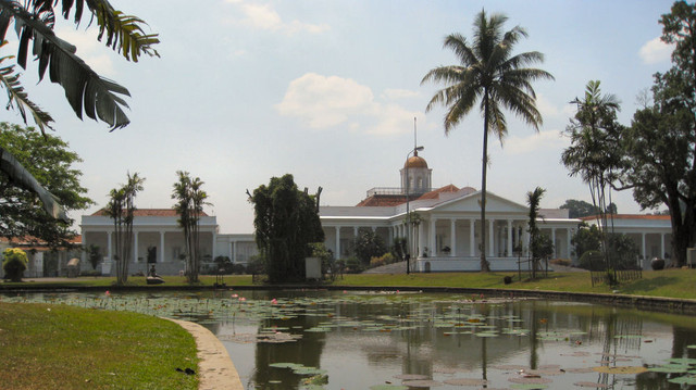 Halaman depan Istana Bogor (Foto: Wikimedia Commons)