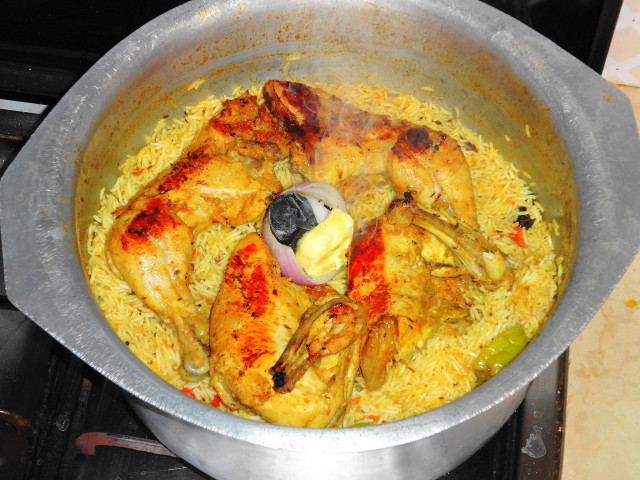 Nasi Mandi, makanan khas jazirah Arab (Foto: Wikimedia Commons)