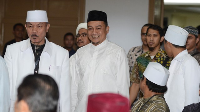 Bachtiar Nashir saat memasuki ruang sidang. (Foto: ANTARA/Raisan Al Farisi)