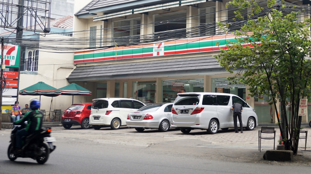Sebagian 7-Eleven ditutup. (Foto: Aditia Noviansyah/kumparan)