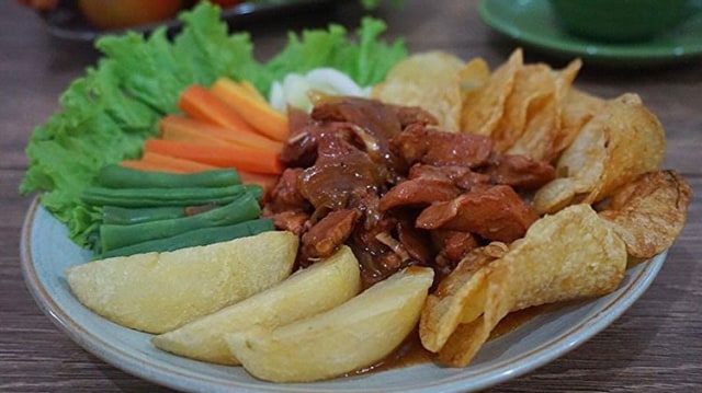 Selat Solo ala Rumah Makan Selera Meneer. (Foto: Instagram @selerameneer)