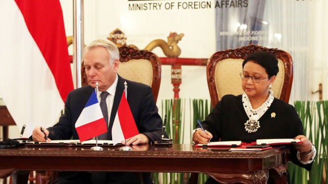 Jean-Marc Ayrault dan Retno Marsudi. (Foto: Fanny Kusumawardhani/kumparan)