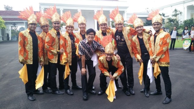 Denny Malik dan penari untuk Raja Salman. (Foto: Dok. Denny Malik)