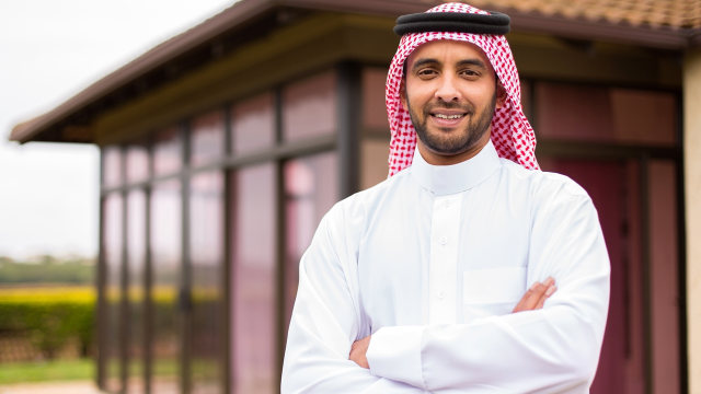 Orang Arab mengenakan thawb berwarna putih. (Foto: Thinkstock)