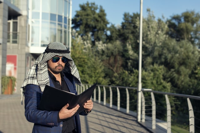 Keffiyeh, kain penutup kepala khas arab. (Foto: Thinkstock)