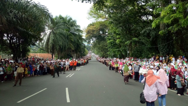 Warga Bogor siap menyambut Raja Salman. (Foto: Kevin Kurnianto/kumparan)