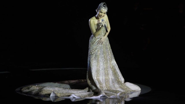 Penampilan Bunga Citra Lestari di konser akbarnya. (Foto: Munady/kumparan)