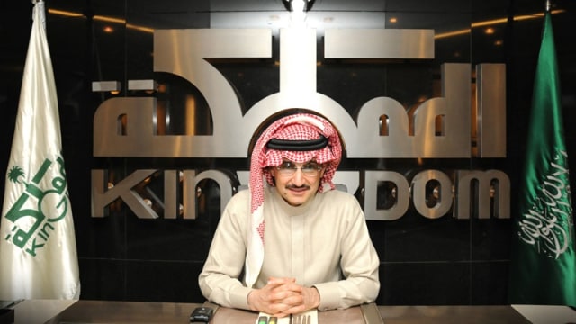 Pangeran Alwaleed di kantor perusahaannya (Foto: Gallery www.alwaleed.com.sa)