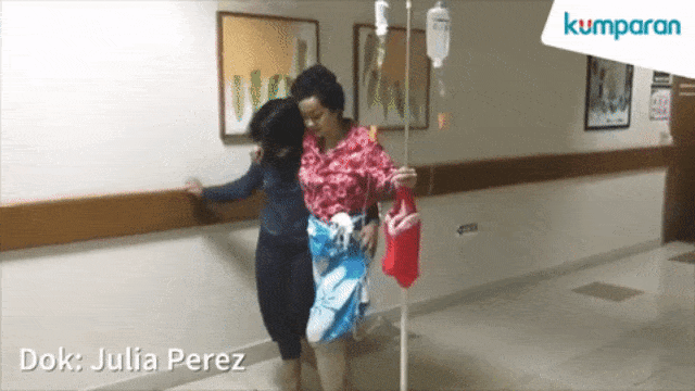 Julia Perez belajar jalan (Foto: Instagram @juliaperrezz)