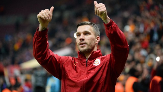 Podolski tinggalkan Galatasaray. (Foto: Twitter/GalatasaraySK)