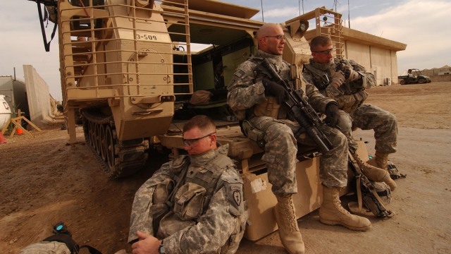 Tentara Amerika Serikat sedang duduk. (Foto: Wikimedia Commons)