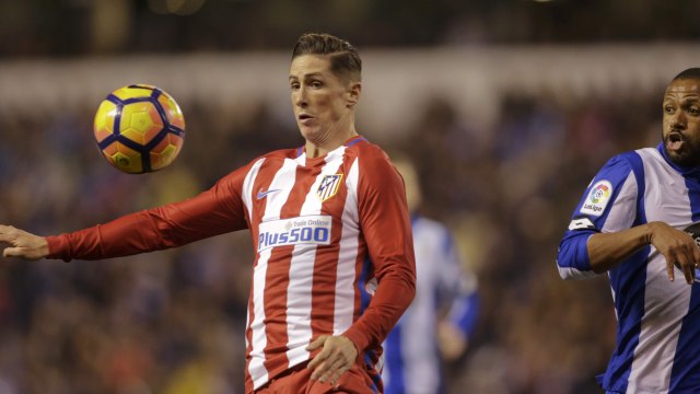 Torres didoakan lekas sembuh. (Foto: Miguel Vidal/Reuters)