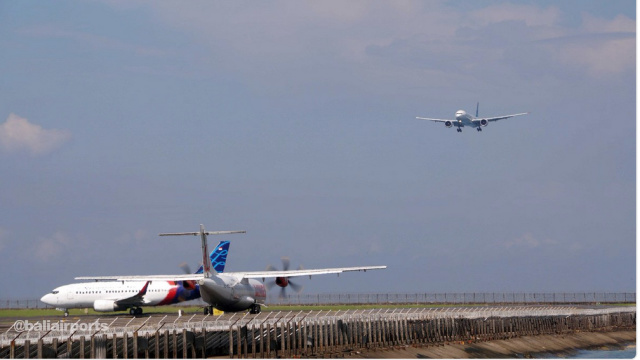 Pesawat terbang di Bandara I Gusti Ngurah Rai (Foto: Twitter Bandara Ngurah Rai @baliairports)