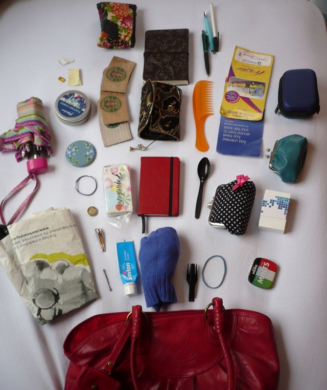 Ilustrasi barang bawaan. (Foto: Dok. Flickr)