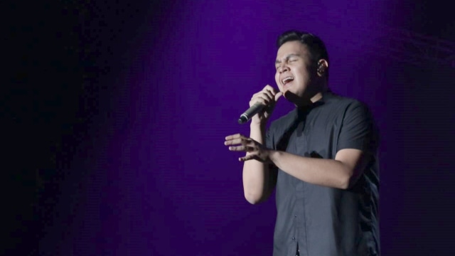 Tulus tampil dalam Java Jazz 2017. (Foto: Fanny Kusumawardhani/kumparan)