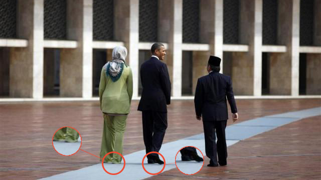 Obama saat berkunjung ke Masjid Istiqlal. (Foto: REUTERS/Jason Reed)