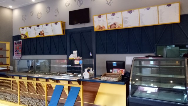 Kedai makanan di area makan Eduplex. (Foto: Amanaturrosyidah/kumparan)