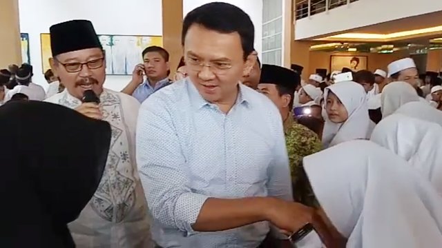 Ahok di Masjid Al-Huda. (Foto: Akbar Ramadhan/kumparan)
