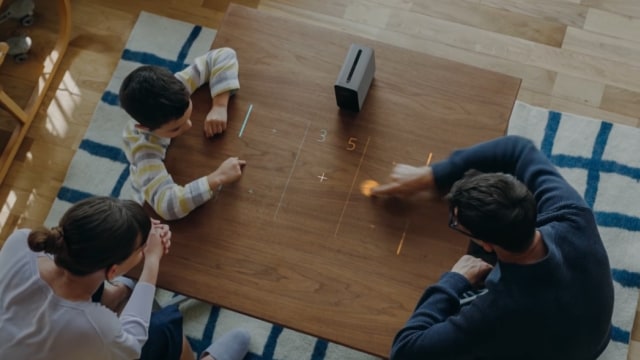 Sony Xperia Touch, tampak belakang. (Foto: Sony Xperia via YouTube)