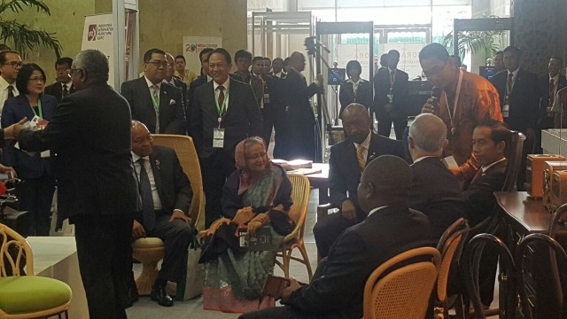 Jokowi Tinjau Pameran KTT IORA 2017 (Foto: Yudhistira Amran/kumparan )