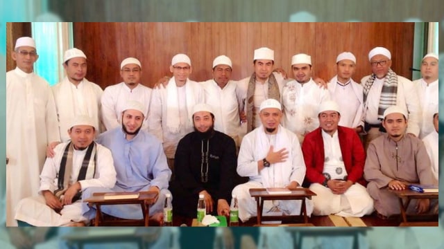 Arifin Ilham dan Khalid Basalamah (Foto: Facebook/K. H. Muhammad Arifin Ilham)