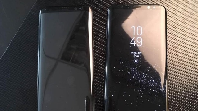 Ponsel yang diduga Galaxy S8 dan Galaxy S8+. (Foto: SlashLeaks)