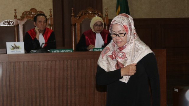 Atut usai menjalani sidang di Pengadilan Tipikor (Foto: Fanny Kusumawardhani/kumparan )