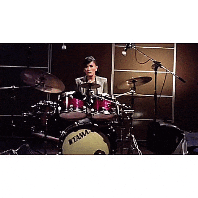 Titi Rajo Bintang Jatuh di atas Panggung (Foto: Instagram)