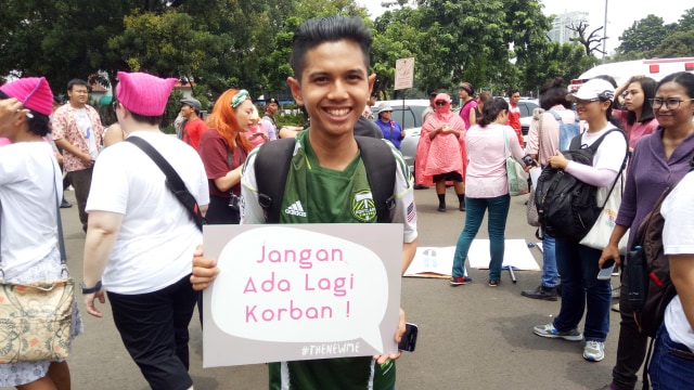 Poster dalam aksi Women's March. (Foto: Maria Duhita/kumparan)