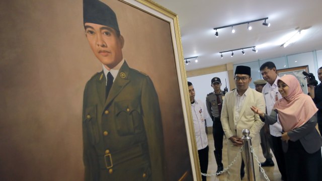 Ridwan Kamil ke makam Sukarno di Blitar (Foto: Irfan Anshori/ANTARA)