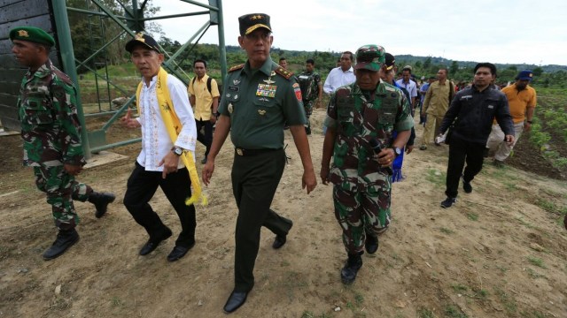 Gubernur Maluku dan Mayjen TNI Doni Monardo (Foto: Aditia Noviansyah/kumparan)