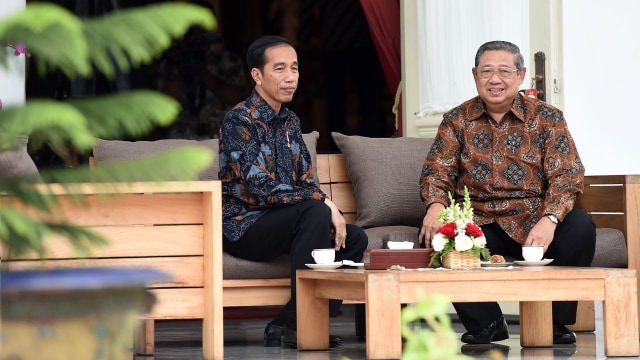 Jokowi menerima kunjungan SBY di istana. Foto: Biro pers istana