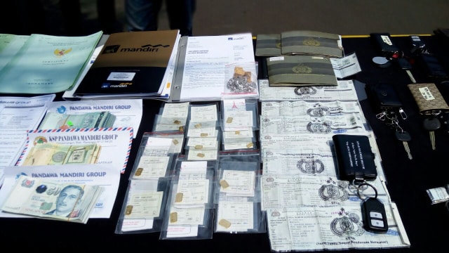 Barang bukti investasi bodong. (Foto: Aldis Tannos/kumparan)