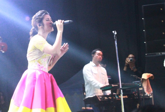 Raisa manggung di Jogja ditemani Hamish (Foto: Munady/kumparan)