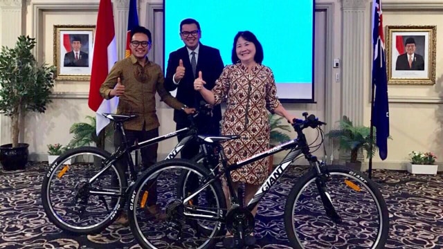 WNI di Sydney dan sepeda dari Jokowi (Foto: Biro Pers Istana)