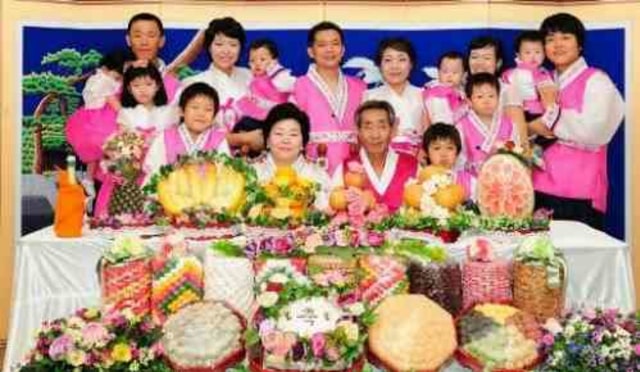 Perayaan Tradisional Korea Untuk yang Berulang Tahun Ke 60, Hwangap!