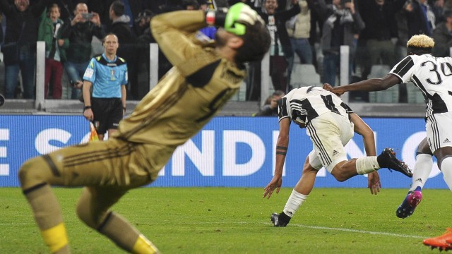 Gol Dybala, sesal Donnarumma. (Foto: REUTERS/Giorgio Perottino)