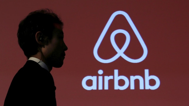 Logo layanan berbagi ruangan Airbnb. (Foto: REUTERS/Yuya Shino)