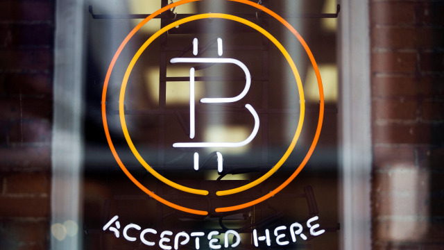 Sebuah toko di AS terima metode bayar Bitcoin. Foto: REUTERS/Mark Blinch