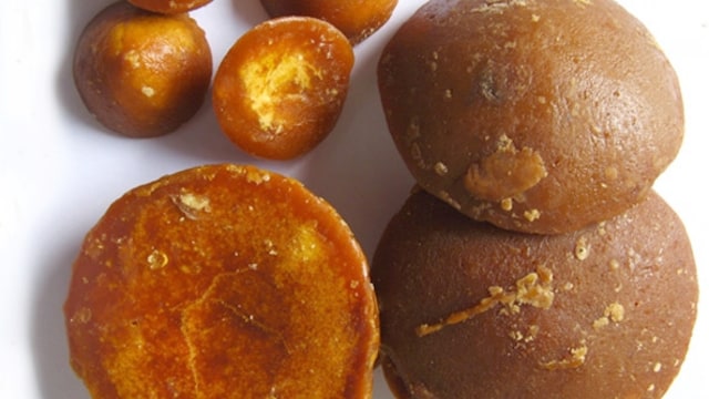 Gula aren atau gula merah. (Foto: Wikimedia Commons)
