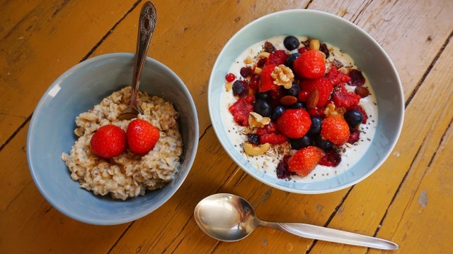 Oatmeal merupakan biji-bijian yang kaya vitamin. (Foto: Pixabay/Mittmac)