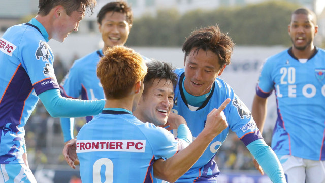 King Kazu (tengah), sang legenda. (Foto: AP Photo via Kyodo News)