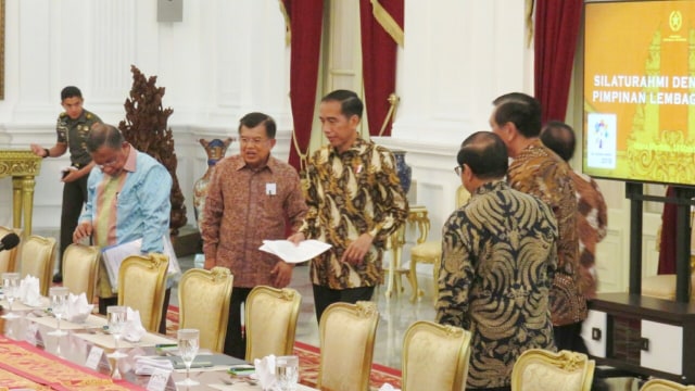 Jokowi-JK menerima pimpinan lembaga tinggi negara. (Foto: Yudhistira Amran Saleh/kumparan)