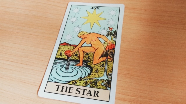 Wanita Telanjang Dalam Kartu Tarot