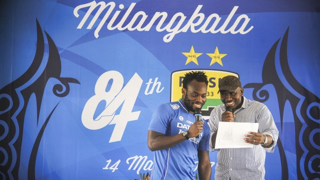 Michael Essien mengucapkan ultah Persib ke-84. (Foto: Antara/Novrian Arbi)