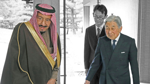 Raja Salman dan Kaisar Akihito. (Foto: Kyodo via Reuters)