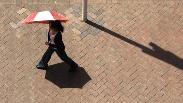 Ilustrasi cuaca panas Foto: Tim Wimborne/REUTERS