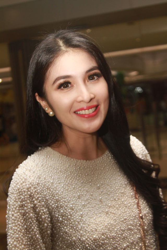 usai-akun-instagram-hilang-seluruh-konten-youtube-sandra-dewi-juga