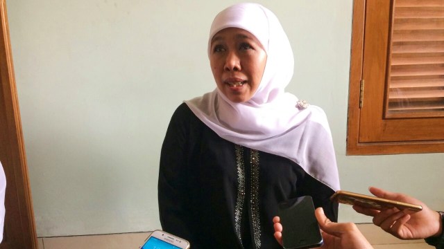 Khofifah Indar P. hadir di pemakaman Hasyim Muzadi (Foto: Iqra Ardini/kumparan)